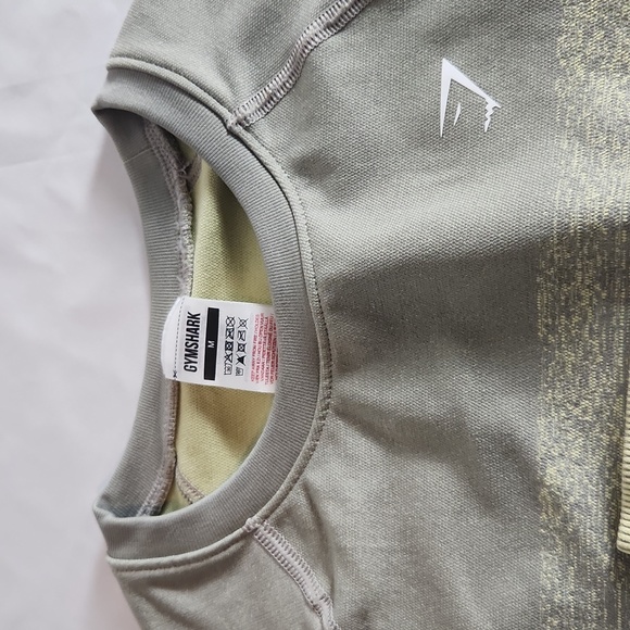 Gymshark Workout Crop Top Medium Long Sleeve Athleisure Wear - Picture 2 of 5